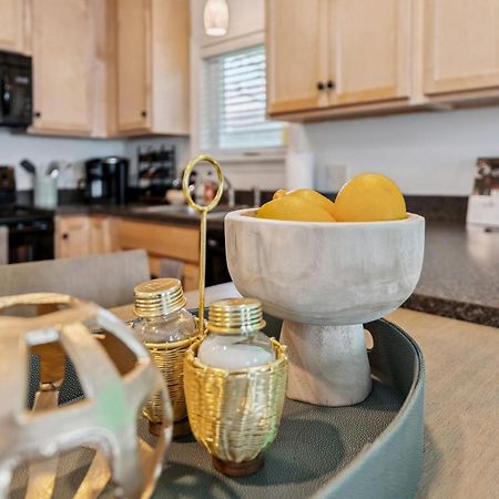 Вілла Newly Renovated Tremont Treasure I Cozy + Modern Клівленд Екстер'єр фото