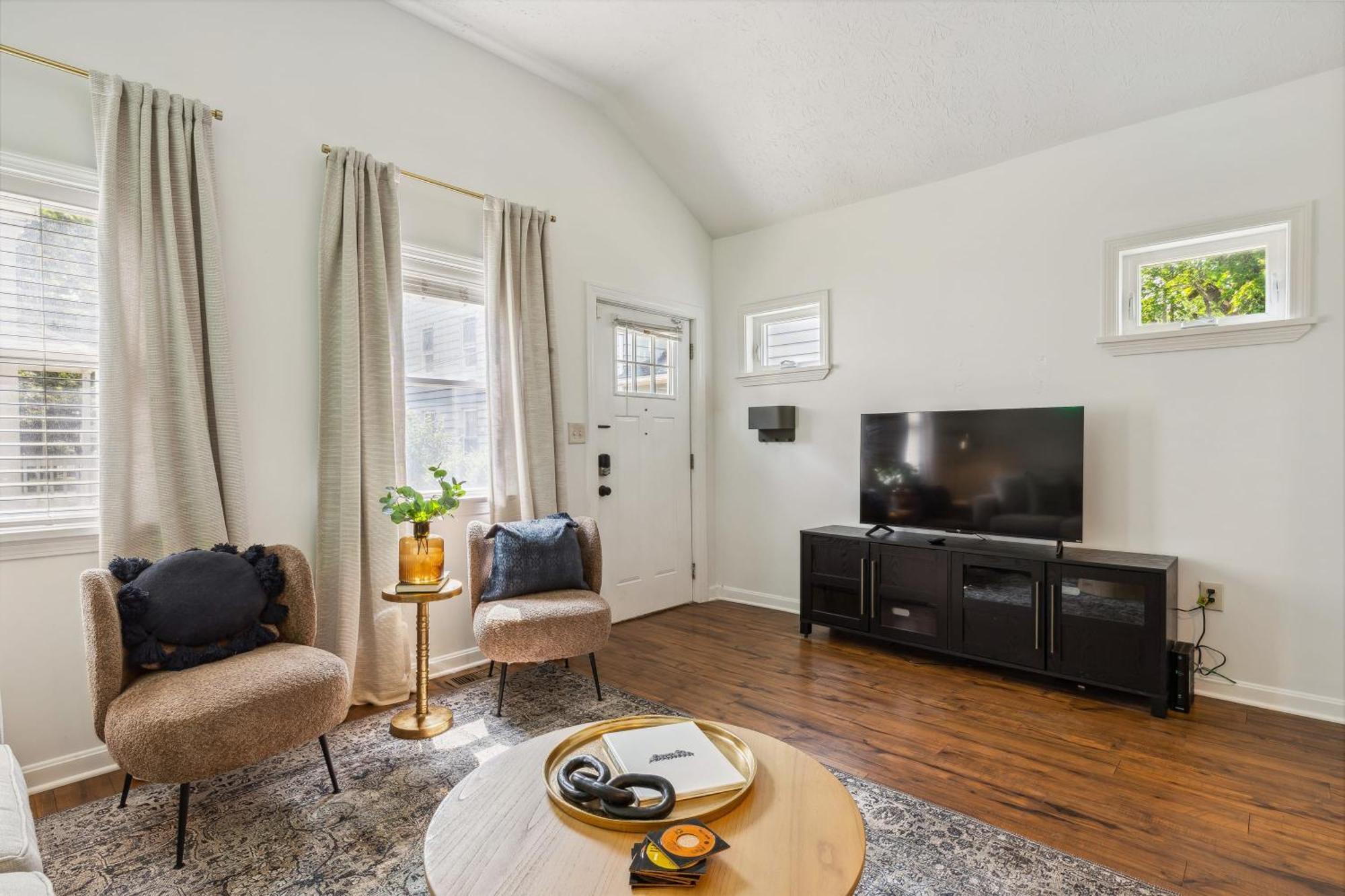 Вілла Newly Renovated Tremont Treasure I Cozy + Modern Клівленд Екстер'єр фото